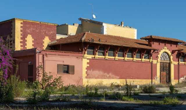 Bari, quel misterioso e insolito edificio nascosto in viale Pasteur:  una fabbrica ottocentesca